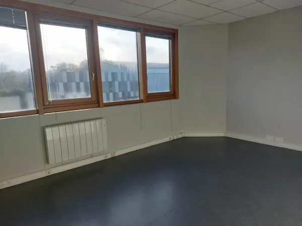 PLATEAU DE BUREAU 145M² 