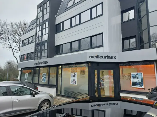 Pied d'immeuble d'environ 118m²