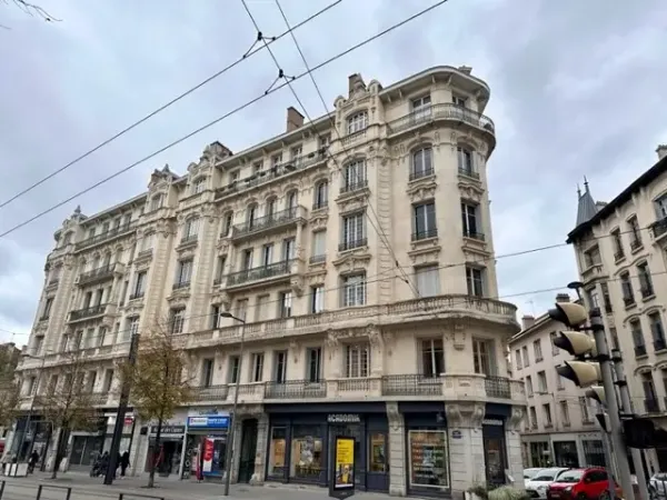HYPER CENTRE VILLE SAINT ETIENNE - SUPERBES BUREAUX A LOUER