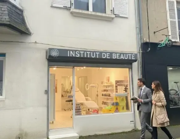 LOCAL COMMERCIAL A VENDRE OU A LOUER