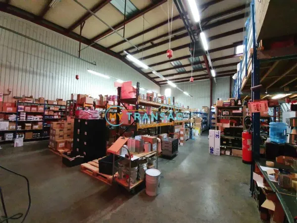A LOUER - My Transac vous propose à la location un local d'activité, ERP Possible sur la commune de 