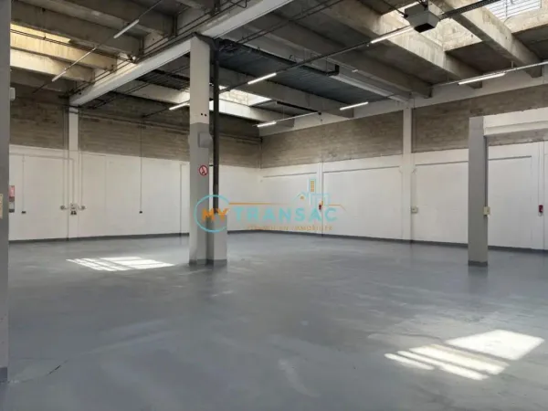 Aulnay-sous-Bois Parc : A louer entrepôt de 942m²