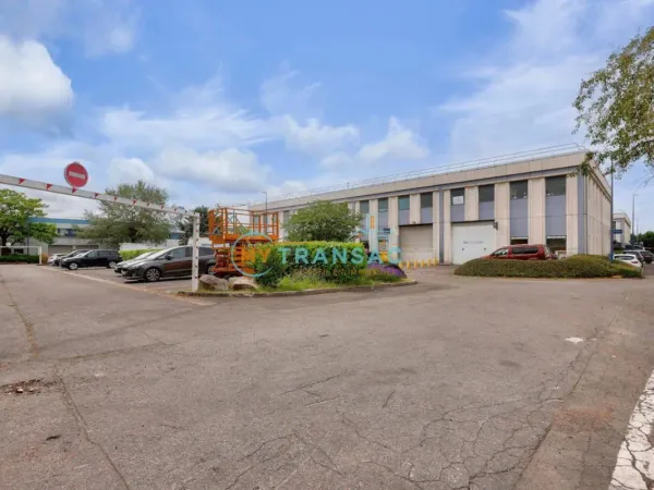 Aulnay-sous-Bois Parc : A louer plusieurs Locaux
