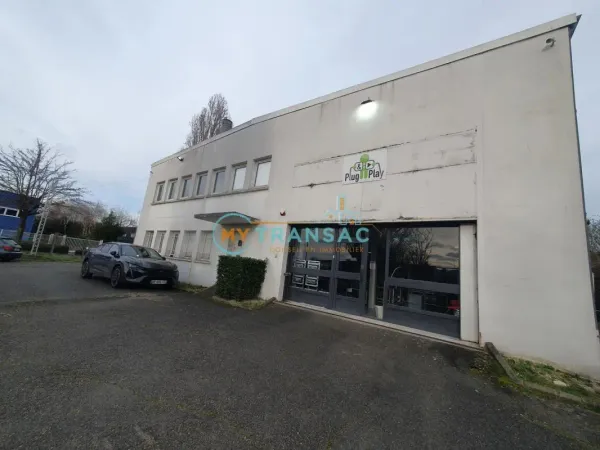 My Transac vous propose à la location un bâtiment indépendant de 996m² sur la commune de Lagny sur M