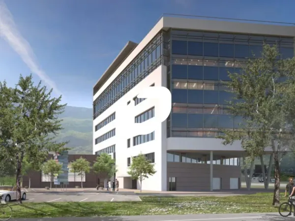 A LOUER, BUREAUX DANS IMMEUBLE PHARE ENTREE ROCADE