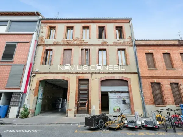Local - atelier - cour A VENDRE