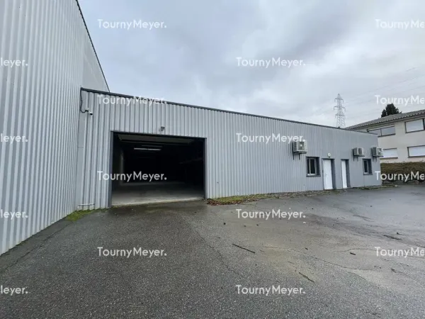 LOCAUX D'ACTIVITÉS A VENDRE OU A LOUER