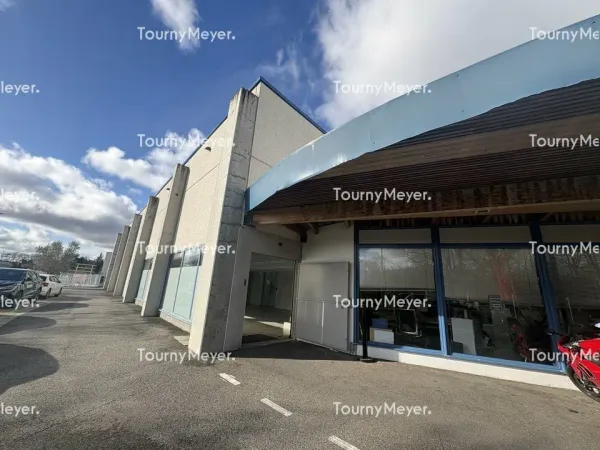 LOCAL D'ACTIVITES avec BUREAUX A LOUER