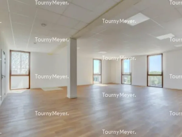 BUREAUX ET LOCAUX COMMERCIAUX A VENDRE OU A LOUER