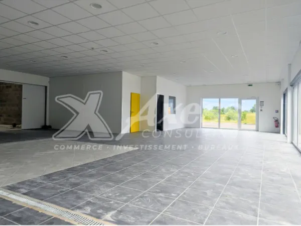 Local commercial polyvalent de 400 m² - Viriat