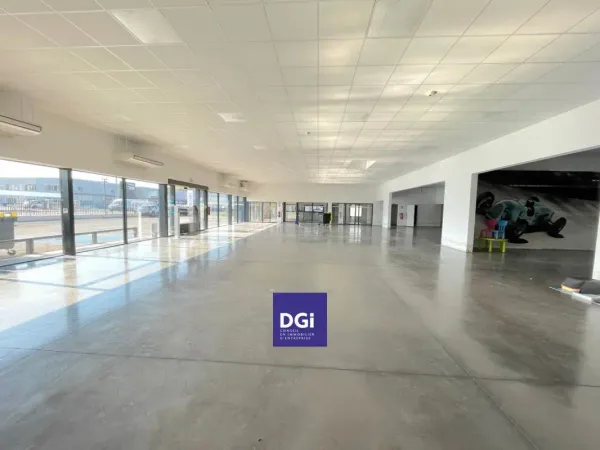 Location commerce atelier bureaux Nîmes Ouest 1.700 m2