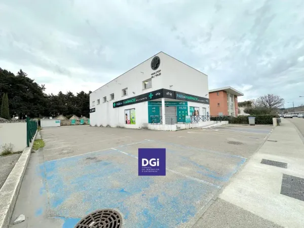Local commercial à louer La Calmette 280m2 excellente visibilité