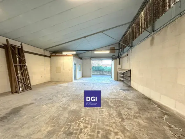 Entrepôt et bureau à louer ALES 160m2