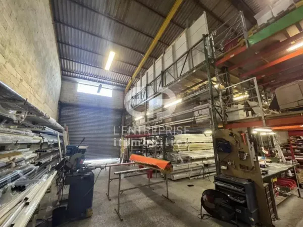 À LOUER ENTREPÔT 383 m² ZI SAINT-LAURENT-DU-VAR