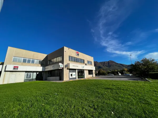 A LOUER local de 568 M² - LE CENTRE D'AFFAIRES SAINT CHRISTOPHE 04000 Digne les Bains