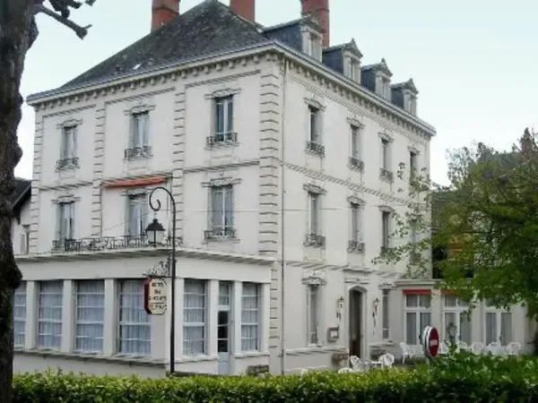 À Vendre - Hôtel** Restaurant - Bourbon-l'Archambault (03160)