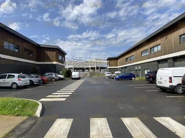 A LOUER - Local d'activité - 305 m²