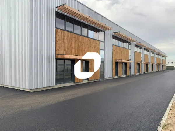 A VENDRE, LOCAUX NEUFS PROCHE NANTES-RENNES