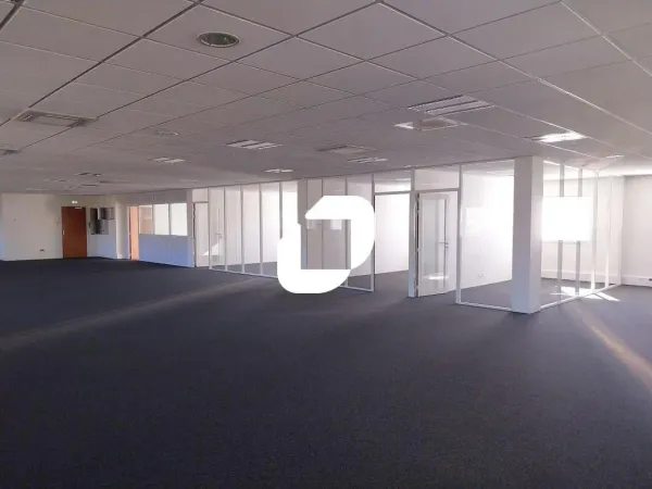 A LOUER, BUREAUX PROCHES TRAM ET PERIPHERIQUE