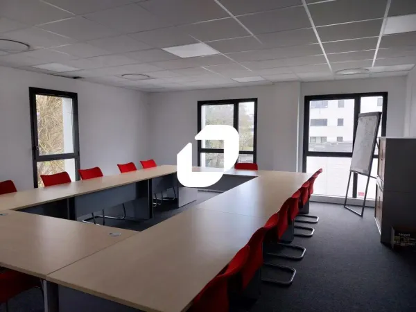 A LOUER, BUREAUX PROCHES PERIPHERIQUE ET TRANSPORTS