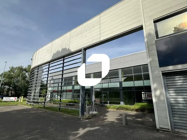 A LOUER, BUREAUX SUR AXE PASSANT