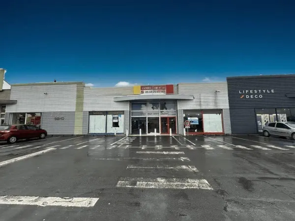 local commercial de 700m2 à SAINT-MEMMIE