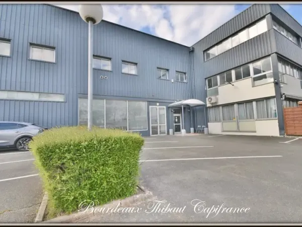 bureau à vendre TRAPPES (78)-Opportunité rare : bureaux 135 m² rénovés à vendre, parkings et accès r
