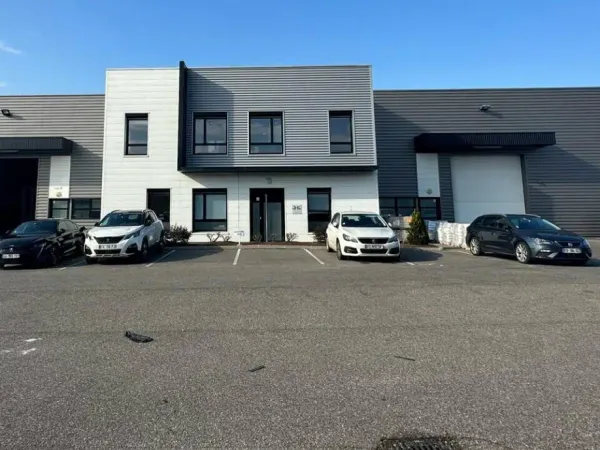 ACTIVITÉS/BUREAUX A LOUER