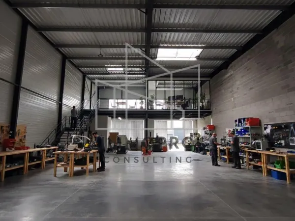 A VENDRE / LOCAL D'ACTIVITES 213 m2 / EVREUX NORD - NORMANVI