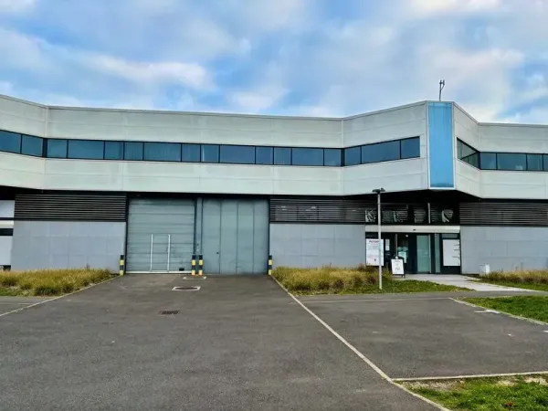 LOCAUX D'ACTIVITÉ À LOUER