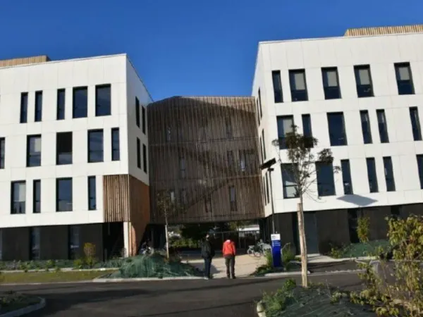 LOCAL COMMERCIAL A VENDRE OU A LOUER