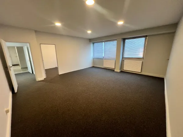 Bureau avec WC Privatifs de 71m²
