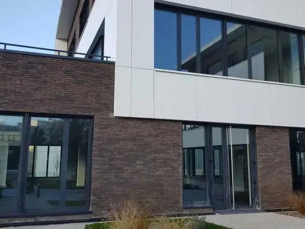 Bureaux lumineux avec parking privatif à louer