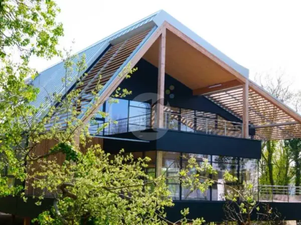 Bureaux neufs avec parking à louer - Proximité autoroutes