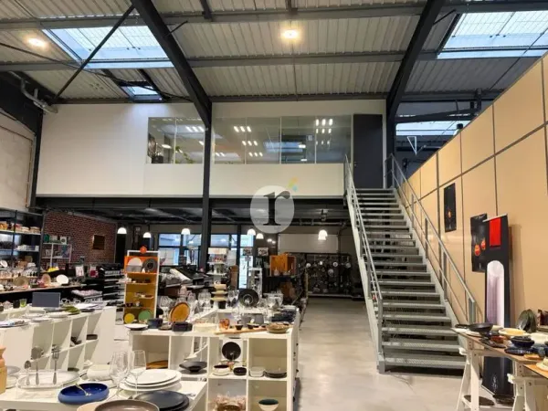 Local d'activités 633 m² à louer / LA CHAPELLE D'ARMENTIERES