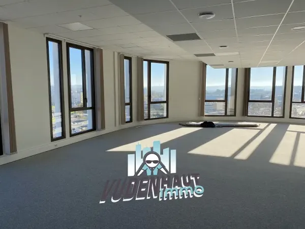 Bureaux Vide 605 m²