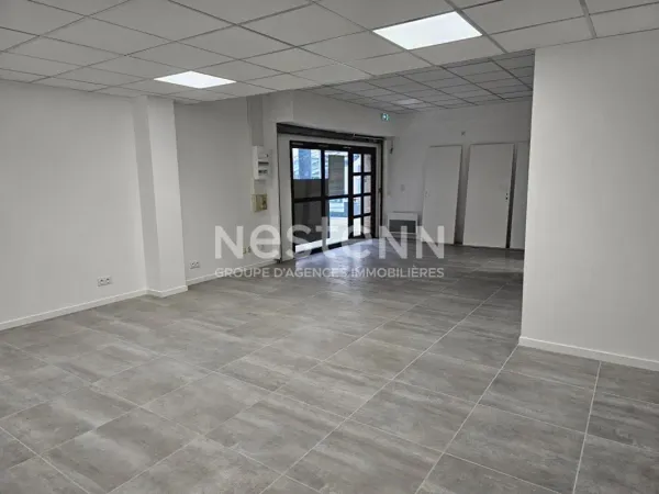 A louer local commercial Vannes 3 pièces 65 m2