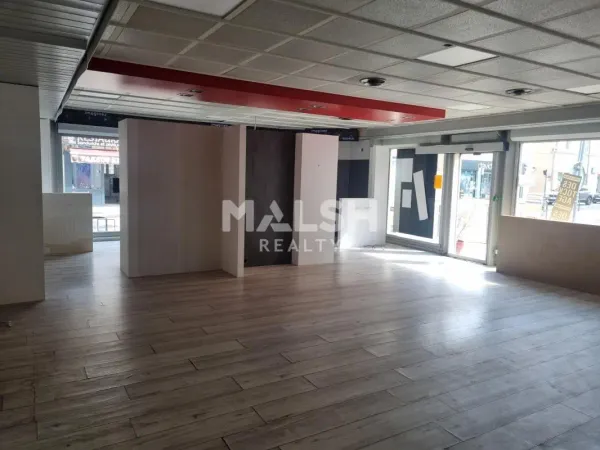 Local commercial à SAINT PRIEST - A LOUER OU A VENDRE - 280 m²