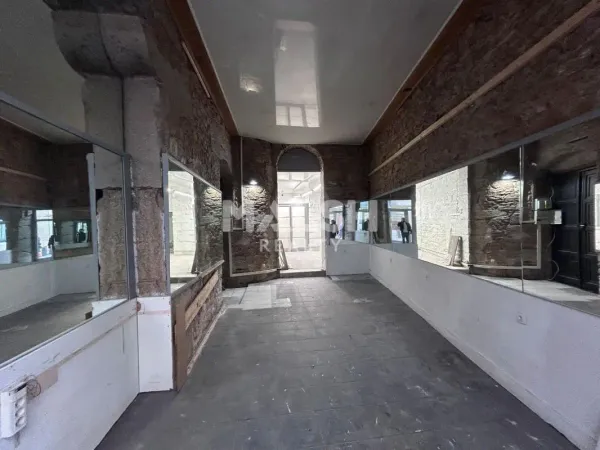 À LOUER - Local commercial 42 m² - LYON 1 