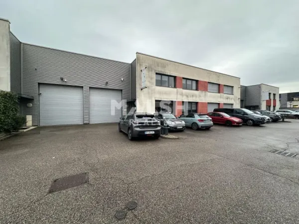 Local mixte Bureaux / Activités à DECINES CHARPIEU - A VENDRE OU A LOUER - 513 m² 