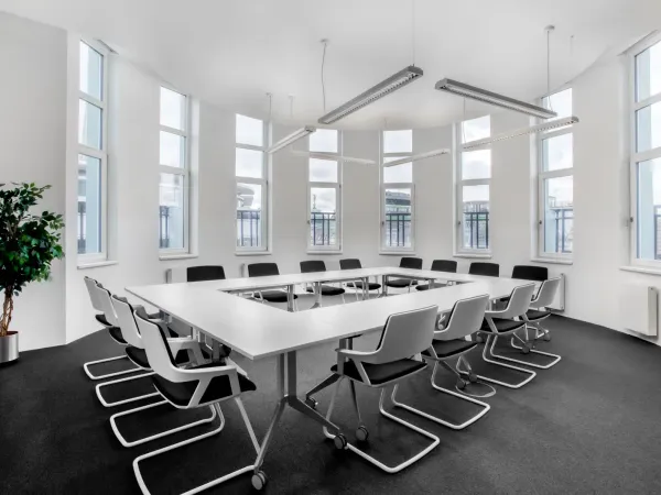 Espace de bureau privé pour 4 personnes à Tours, Nord Aeronef