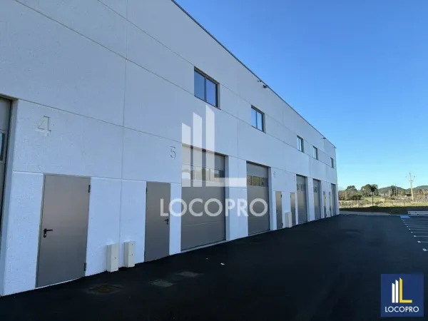 A LOUER - LOCAL D'ACTIVITÉS - 544 M2 DIVISIBLES - LA MOTTE