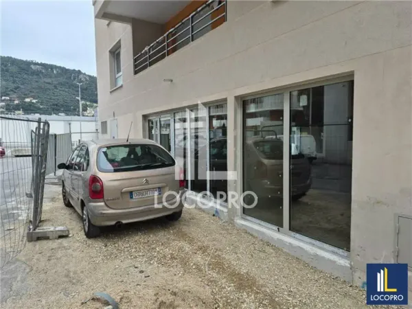 A VENDRE - LOCAL COMMERCIAL - 207 M2 - NICE EST