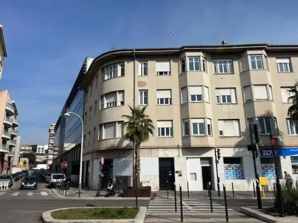 A LOUER - 94 BD RENE CASSIN 06200 NICE - LOCAUX COMMERCIAUX / BUREAUX