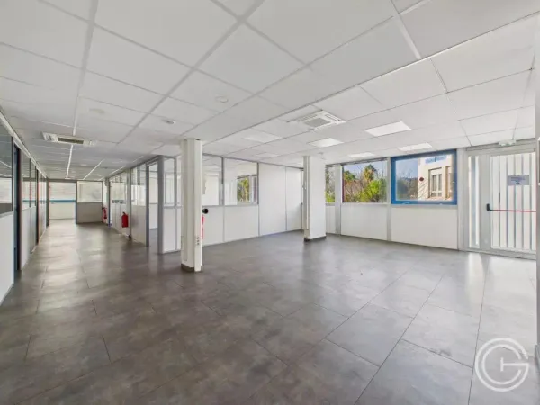 BUREAUX A LOUER - 230M² - 10 RUE PIERRE ISNARD - NICE OUEST