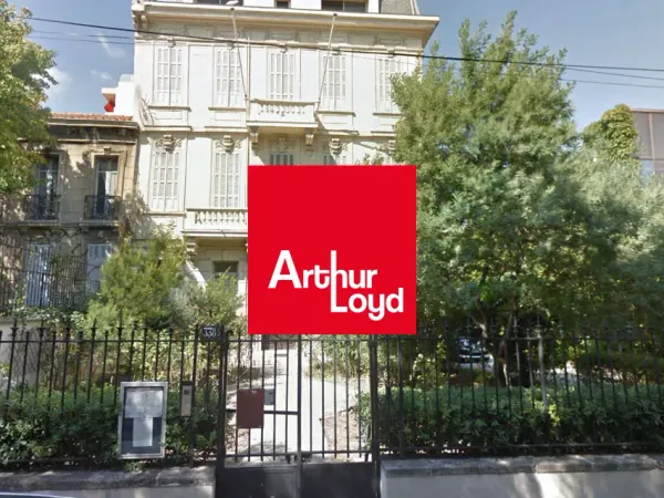 RARE A LA LOCATION - Hôtel particulier à usage de bureaux avec dépendance et jardin - Rond-Point du 