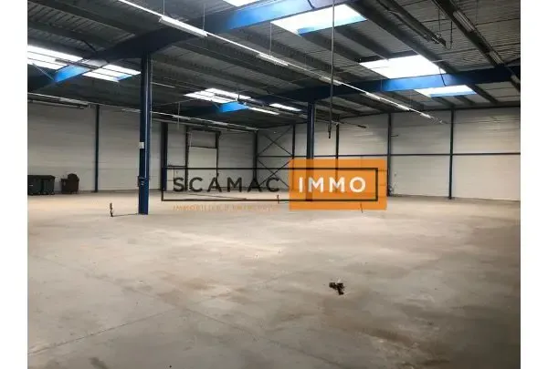 Local d'activités de 1500m²