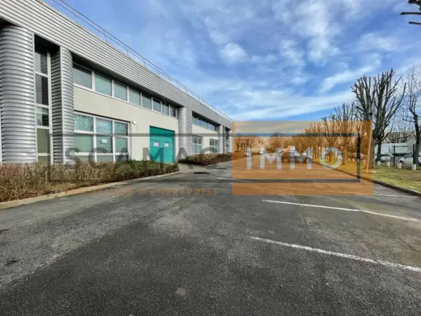 Local d'activités de 1037m²