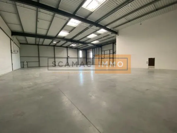 Local d'activités de 1682m²