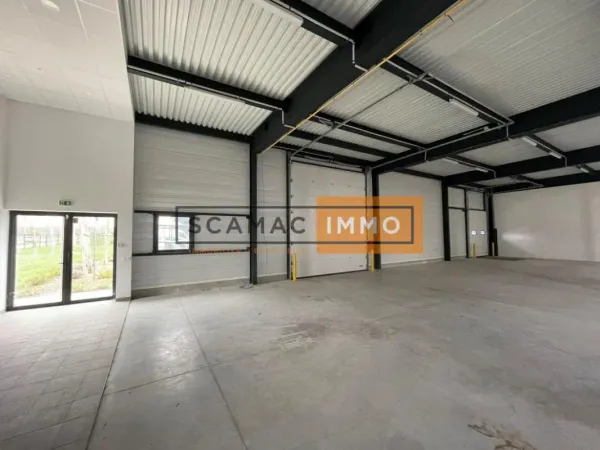Local d'activités de 1275m²